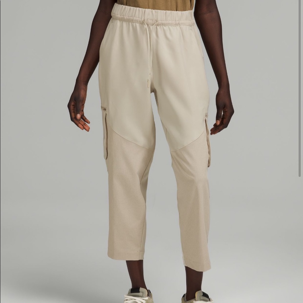 ❗️ISO❗️Lululemon Relaxed Mid-Rise Cargo Crop in Raw Linen - Size 4 - NWT / NWOT